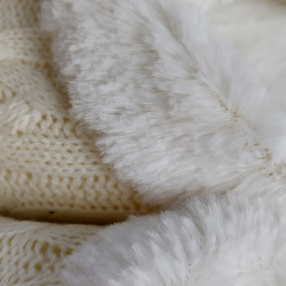 Memory Foam Women's Fluffy Slippers White Size S (7/8) Wintery Knitted White - Picture 6 of 10